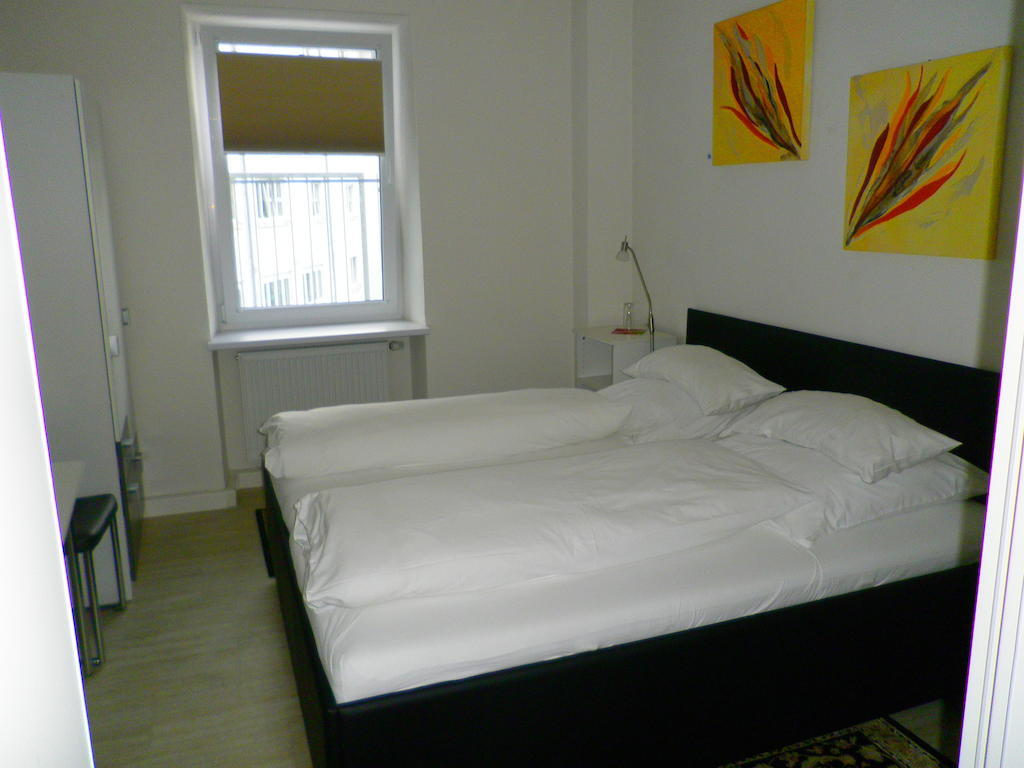 Astra Hotel Kaiserslautern Rum bild