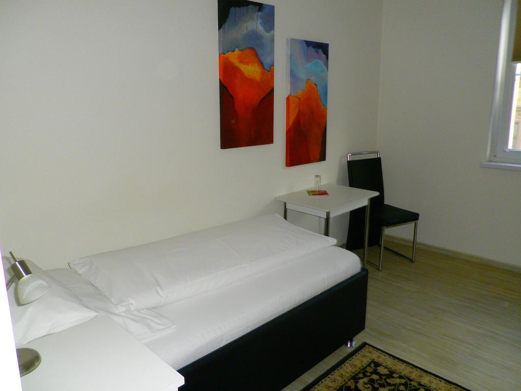 Astra Hotel Kaiserslautern Rum bild